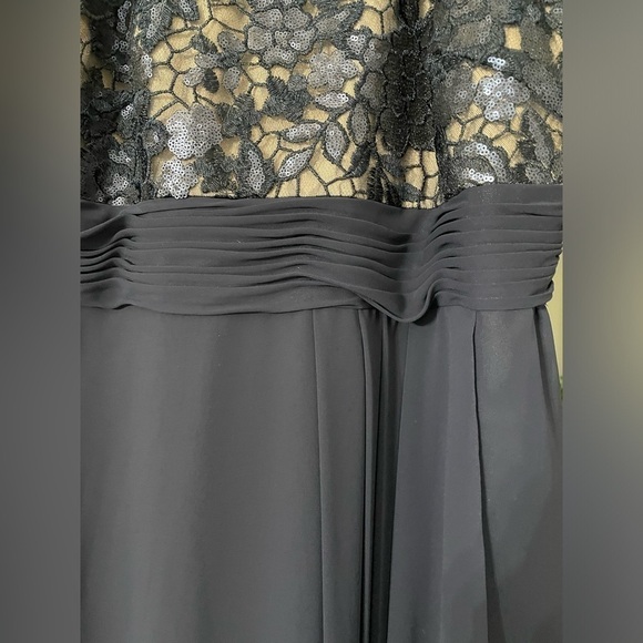 Calvin Klein women’s long Navy, Lace , sequined Ruffled evening Gown size 16 - Picture 3 of 9